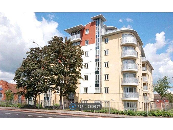 2 Bedroom Flat To Rent In The Pinnacle, Reading, RG1