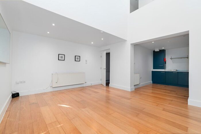 2 Bedroom Duplex To Rent In White Horse Road, E1