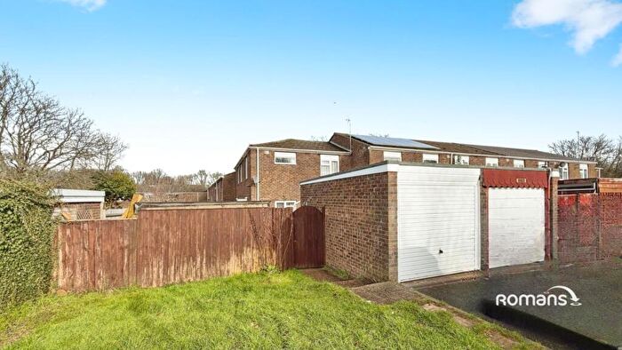 4 Bedroom End Of Terrace House For Sale In Quilter Road, Basingstoke, Hampshire, RG22