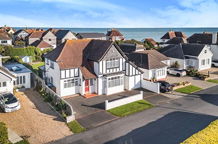 3 Bedroom Detached House For Sale In First Avenue, Felpham, PO22