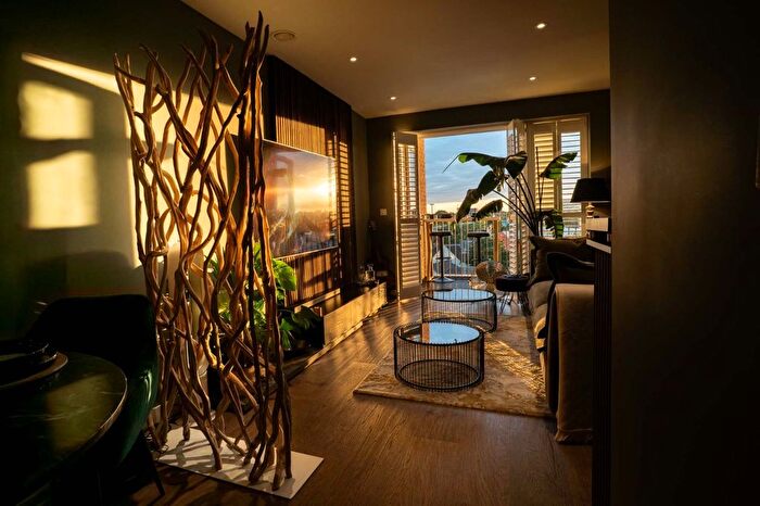 1 Bedroom Flat To Rent In Frogmore Avenue, Watford, WD17