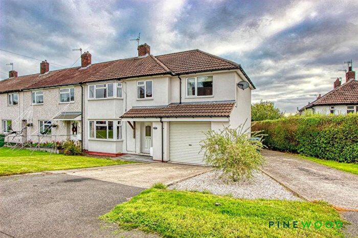 4 Bedroom End Of Terrace House To Rent In Ashcroft Drive, Old Whittington, Chesterfield, Derbyshire, S41