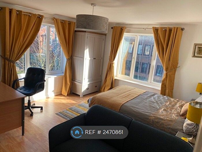 2 Bedroom Flat To Rent In Hamilton Road, Nottingham, NG5