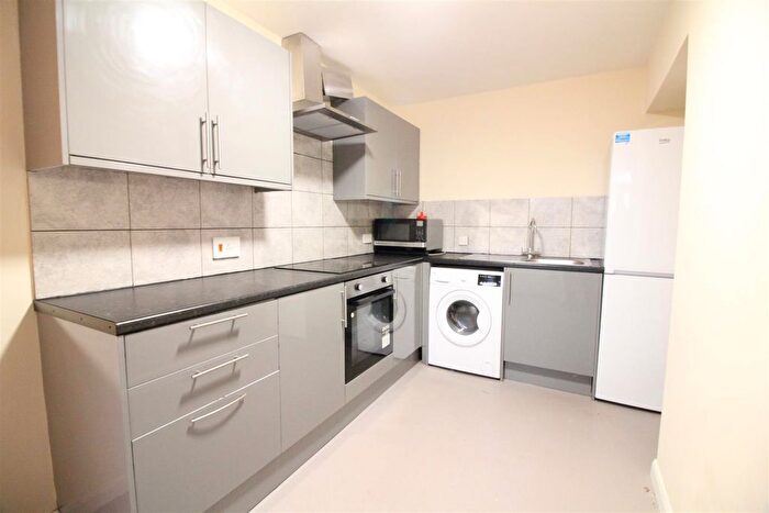 2 Bedroom Flat To Rent In Uxbridge Road, Hayes, UB4
