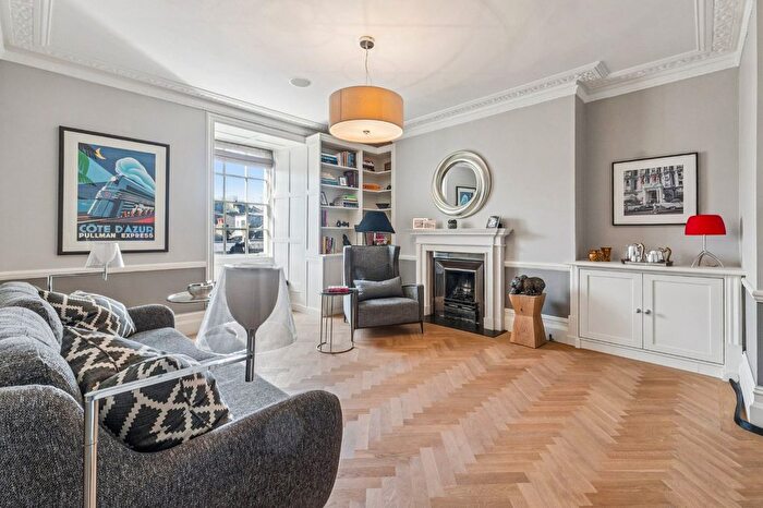 2 Bedroom Flat For Sale In Holland Park Gardens, Holland Park, W14