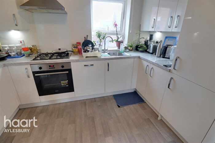 2 Bedroom Apartment To Rent In Bellingham Way, Aylesbury, HP22