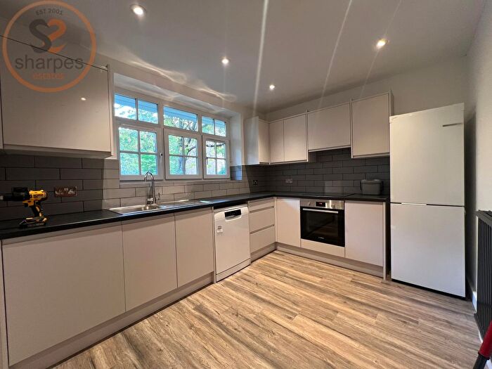 3 Bedroom Flat To Rent In Wenham House, Ascalon Street, London, SW8