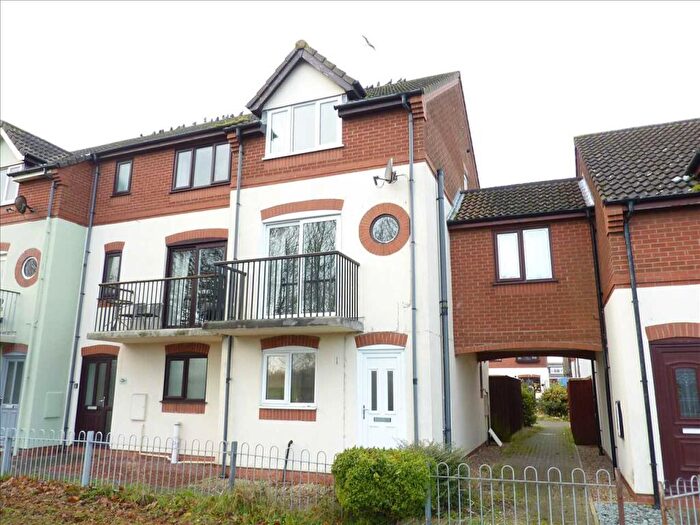 3 Bedroom Mews To Rent In Kings Mews, Cleethorpes, DN35