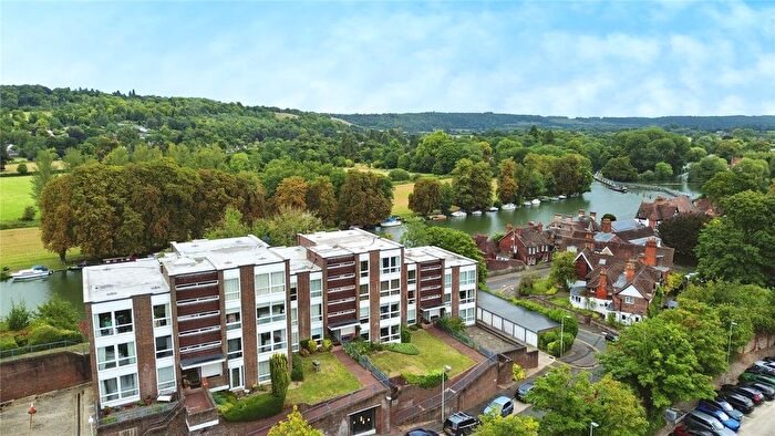 2 Bedroom Flat For Sale In Shooters Hill, Pangbourne, Reading, Berkshire, RG8