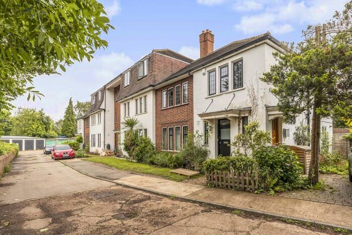 2 Bedroom Flat To Rent In Tower Road, Twickenham, TW1