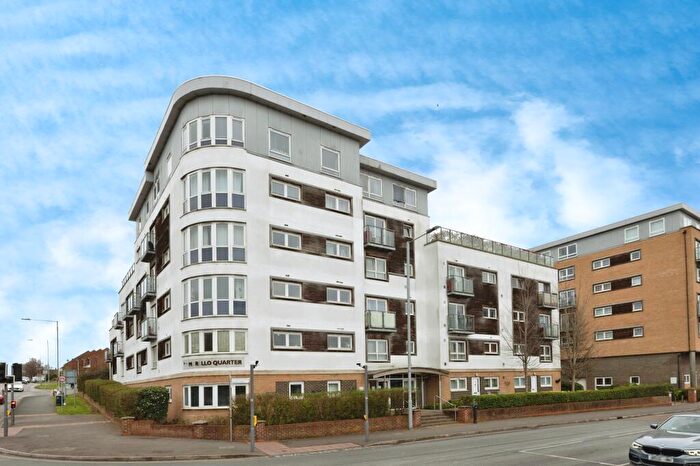 2 Bedroom Flat For Sale In Cherrydown East, Basildon, Essex, SS16