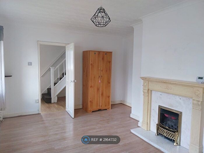 4 Bedroom Semi-Detached House To Rent In Bell Farm Avenue, London, RM10