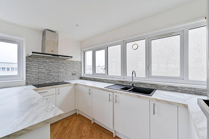 1 Bedroom Flat For Sale In Caernarvon Close, Mitcham, CR4