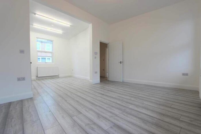 2 Bedroom Flat To Rent In Barrett's Grove, London, N16