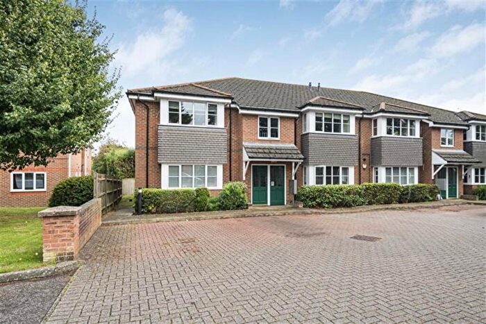 2 Bedroom Apartment For Sale In Milestone View Court, Lowfield Road, Reading, RG4