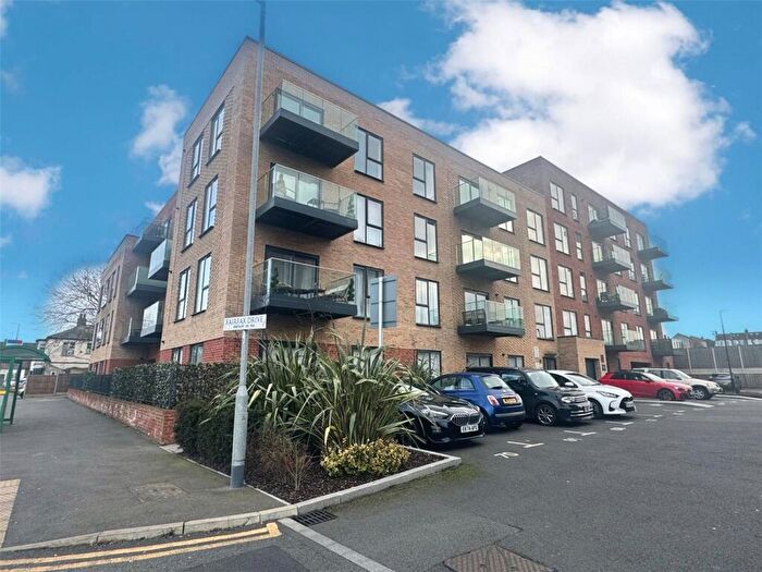1 Bedroom Apartment For Sale In Fairfax Drive, Westcliff-on-Sea, Essex, SS0
