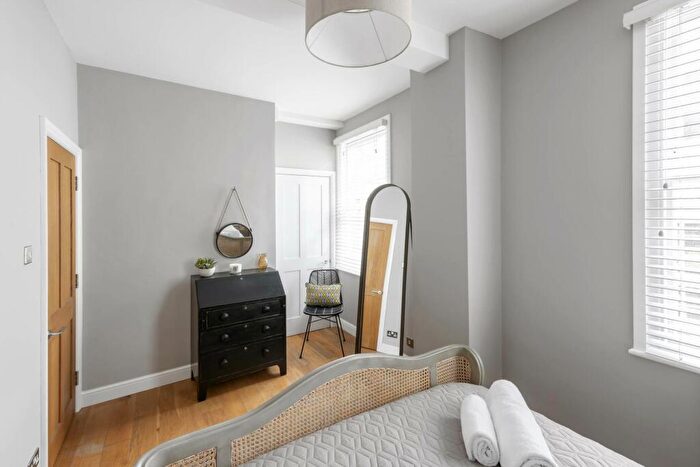 2 Bedroom Apartment To Rent In Flat, Union Passage, Bath, BA1