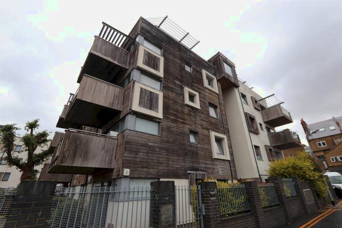 2 Bedroom Flat To Rent In Royal Mews, Southend-On-Sea, SS1