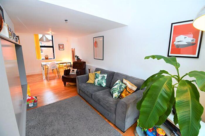 2 Bedroom Terraced House To Rent In Ash Street, Salford, M6