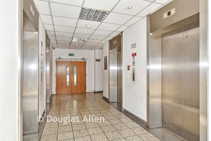 1 Bedroom Flat For Sale In Ilford Hill, Ilford, Essex, IG1