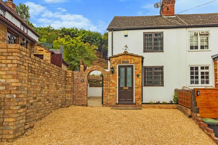 2 Bedroom End Of Terrace House To Rent In Sandy Lane, Woburn Sands, MK17