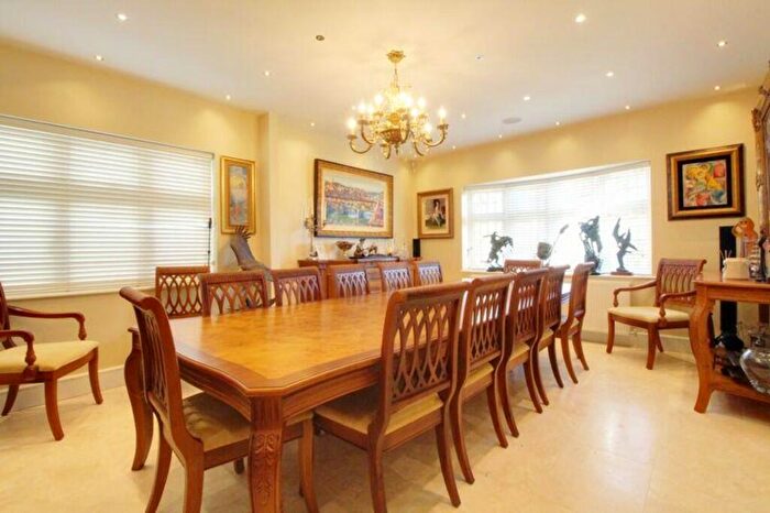 5 Bedroom Detached House For Sale In Tolmers Road, Cuffley, EN6