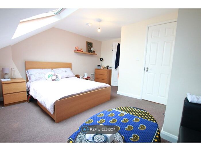 5 Bedroom Semi-Detached House To Rent In St. Peters Road, Reading, RG6