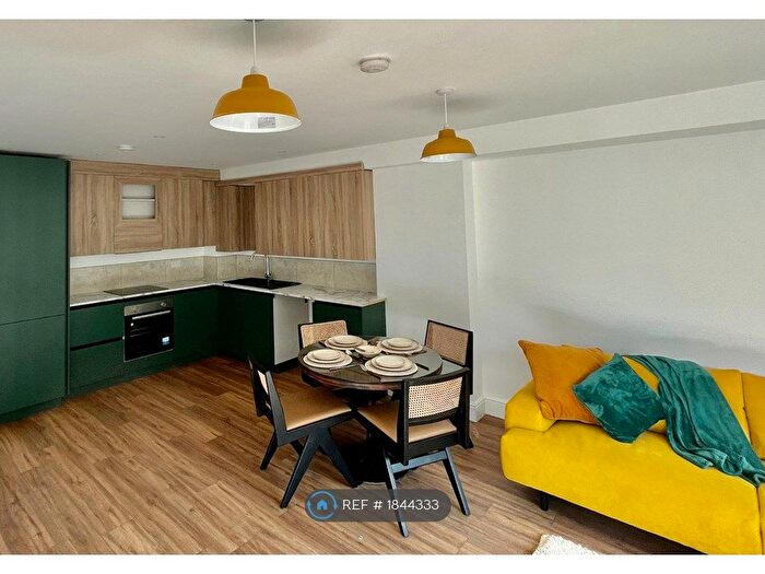 1 Bedroom Flat To Rent In Bramley Crescent, Ilford, IG2