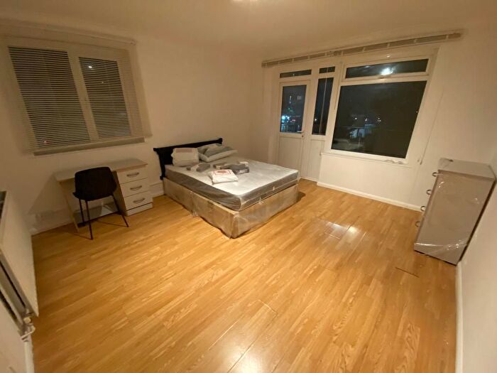 2 Bedroom Flat To Rent In Burnt Ash Hill, London, SE12