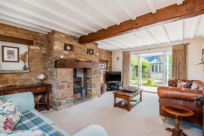 4 Bedroom Link Detached House For Sale In Langdon Lane, Radway, CV35