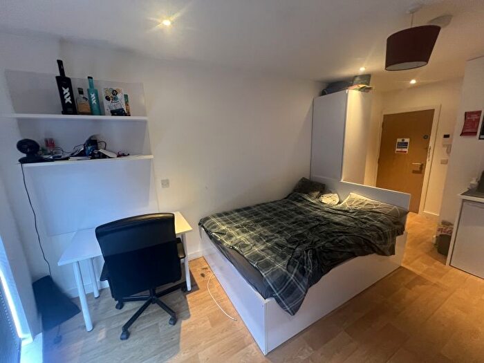 1 Bedroom Flat To Rent In The Pavillion, St Michaels Lane, Headingley, Leeds, LS6