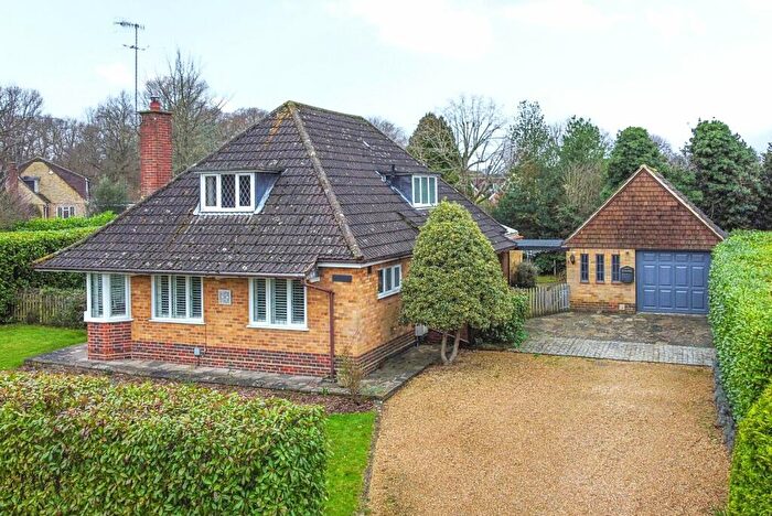 3 Bedroom Detached House For Sale In Woodstock, West Clandon, GU4