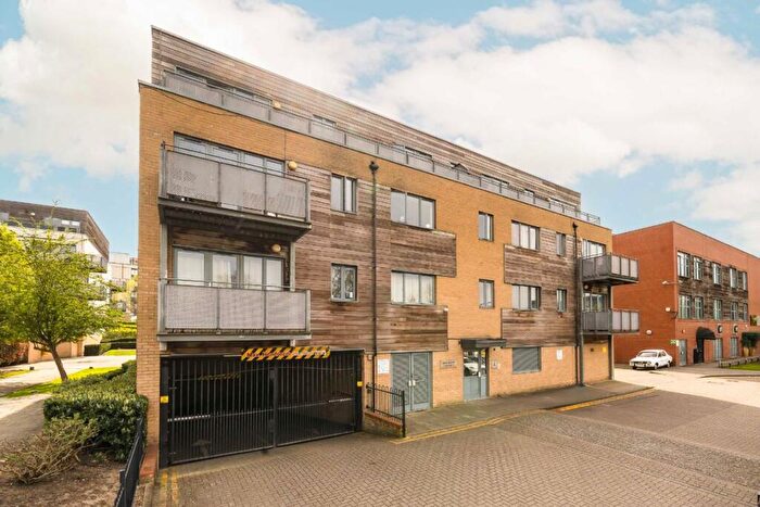 2 Bedroom Flat To Rent In Agate Close, Park Royal, NW10