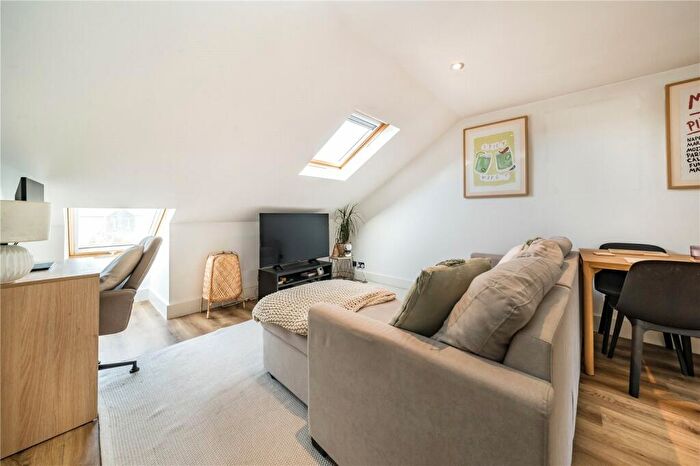 1 Bedroom Apartment To Rent In Byrne Road, London, SW12