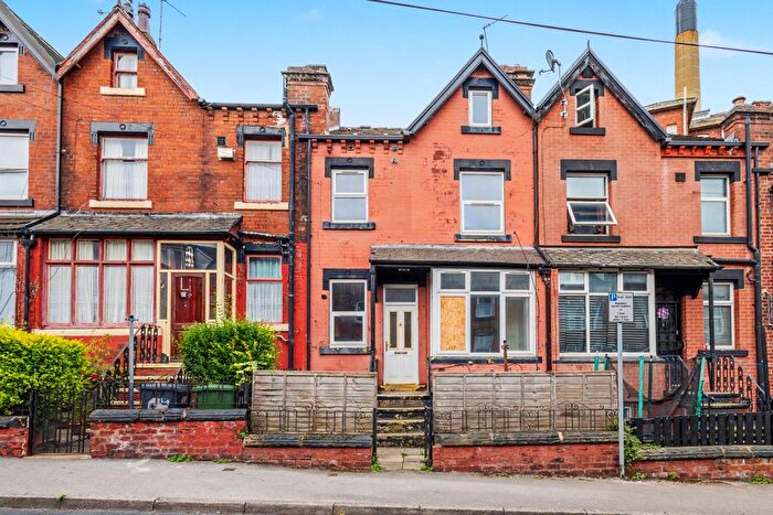 2 Bedroom Terraced House For Sale In Bexley Grove, Leeds, LS8