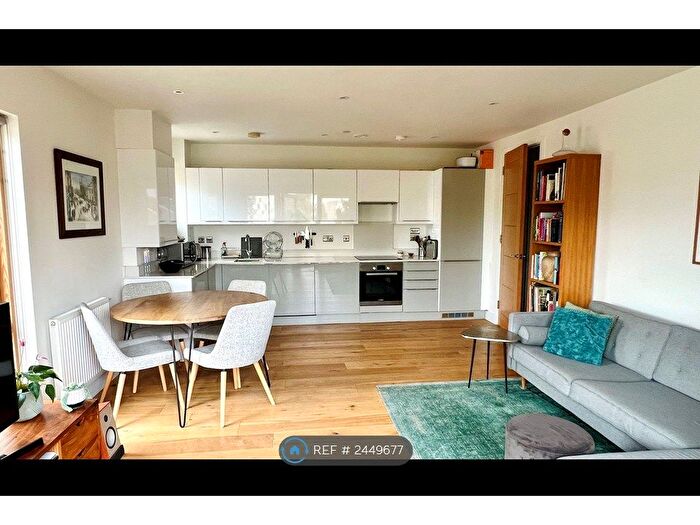 2 Bedroom Flat To Rent In Stoneway Walk, London, E3