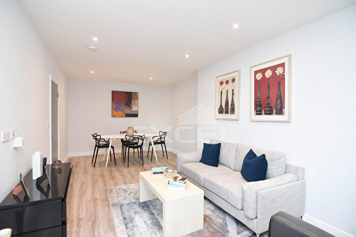 2 Bedroom Apartment To Rent In Westbury Road, Woodside Pak, N12