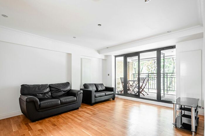 2 Bedroom Town House To Rent In Woodseer Street, Spitalfields, London, E1