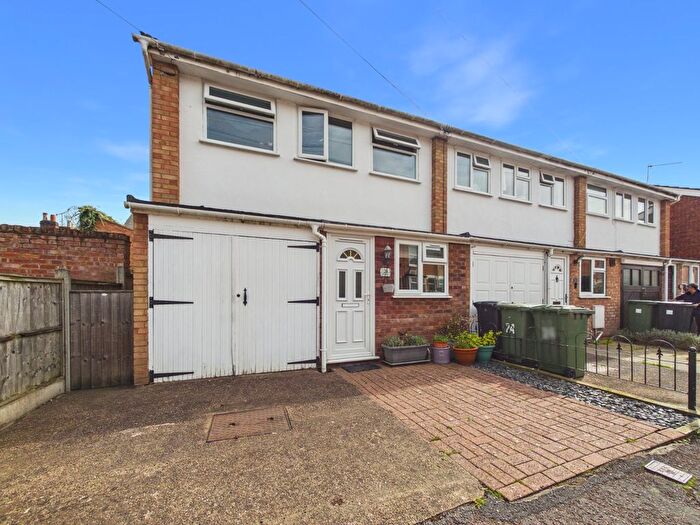 3 Bedroom End Terrace House For Sale In Middle Road, Worcester, Worcestershire, WR2