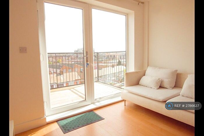 2 Bedroom Flat To Rent In Pulse Court, Romford, RM7