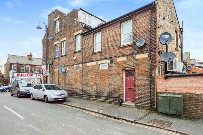 1 Bedroom Apartment To Rent In St. Albans Road, Watford, Hertfordshire, WD24