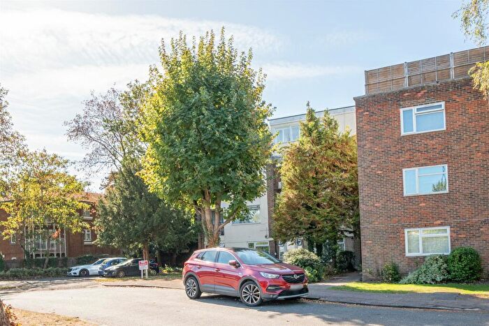 1 Bedroom Flat For Sale In Dunraven Drive, Enfield, EN2