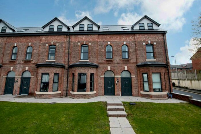 2 Bedroom Apartment To Rent In Great Cheetham Street West, Salford, M7