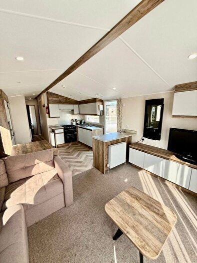 3 Bedroom Mobile/park Home For Sale In Warners Lane, Selsey, Chichester, PO20