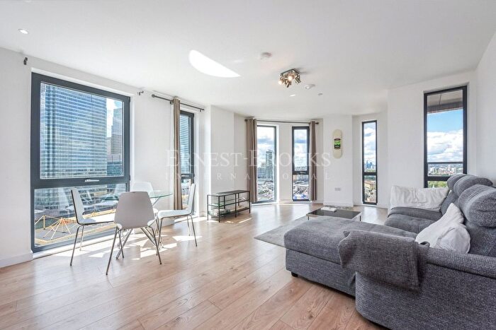 2 Bedroom Flat To Rent In Roosevelt Tower, Williamsburg Plaza, Poplar, E14