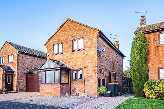 3 Bedroom Detached House For Sale In Cantilupe Close, Eaton Bray, Central Bedfordshire, LU6