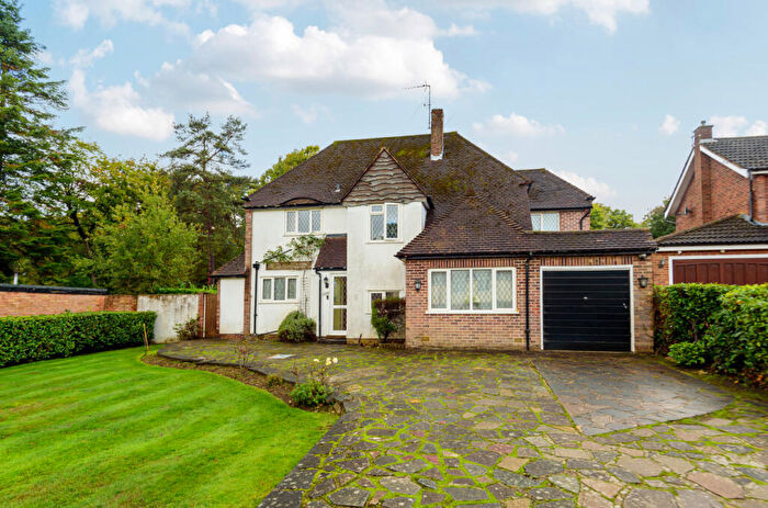 4 Bedroom Detached House For Sale In Howards Thicket, Gerrards Cross, Buckinghamshire, SL9