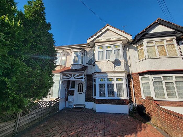 3 Bedroom Terraced House To Rent In Collinwood Avenue, Enfield, EN3