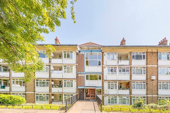 3 Bedroom Flat For Sale In Maitland Park Road, Kentish Town, NW3