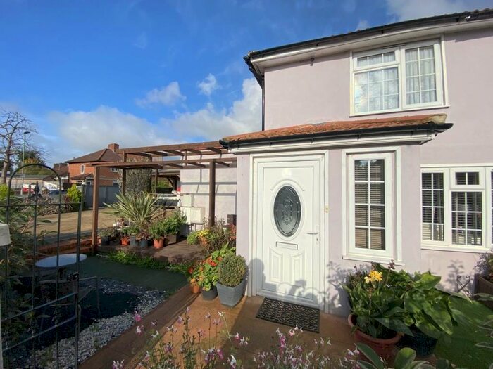 3 Bedroom Semi-Detached House To Rent In Thornton Road, Carshalton, SM5